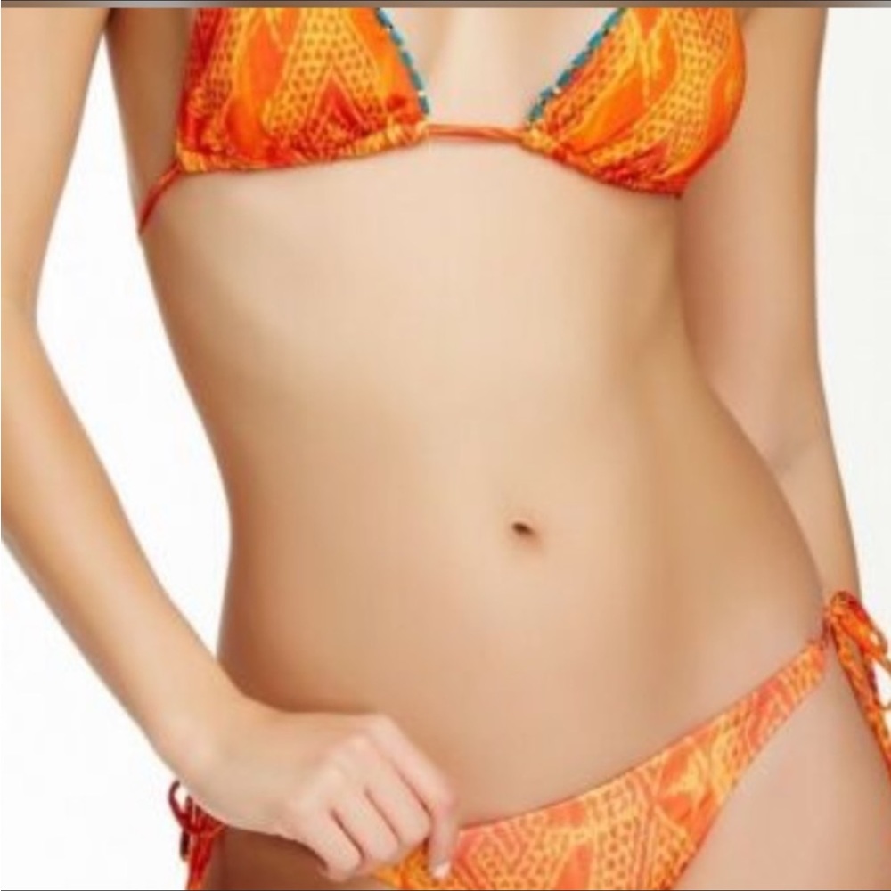 Vix Paula Hermanny‎ “Menfis Bikini”